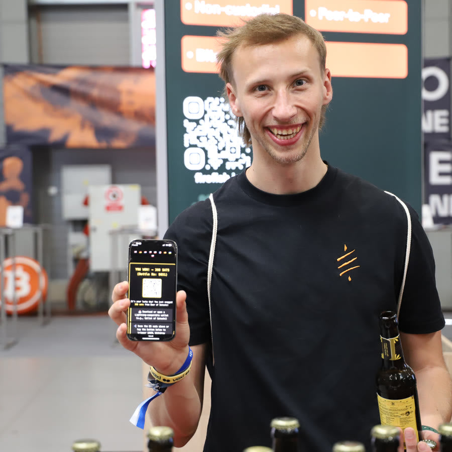 A guest revealing his Beer of Satoshi reward at BTC Prague
